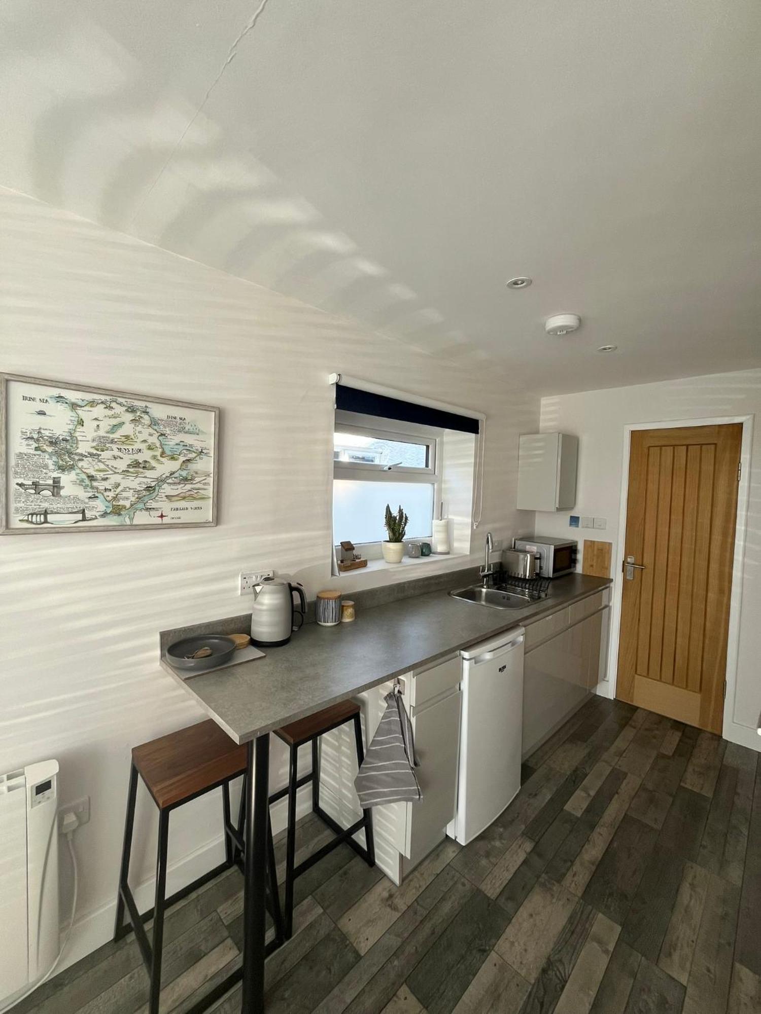 Entire Guest Suite In Four Mile Bridge, Rhoscolyn Valley Exterior foto